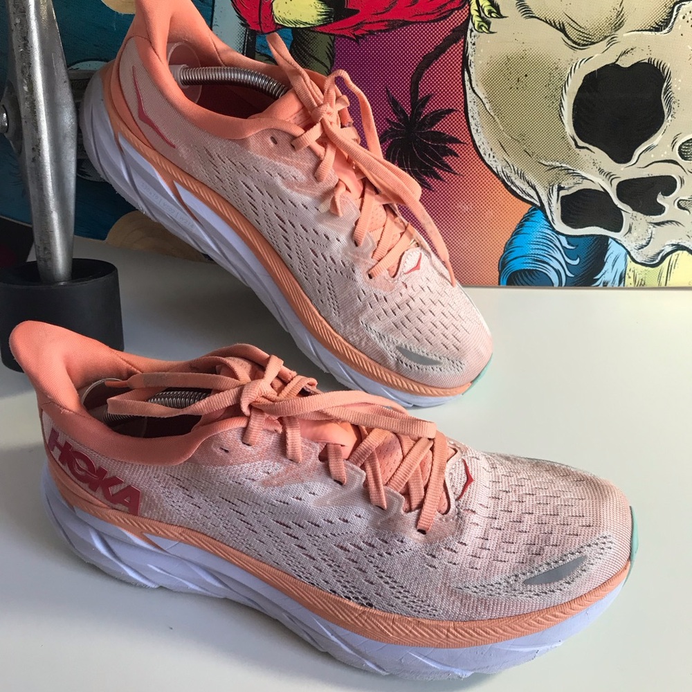 HOKA WOMEN'S CLIFTON 8 Sz 8.5B